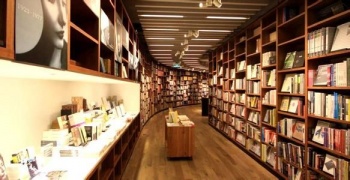 CNPIEC Japanese Language Bookstores (Lujiazui Store)