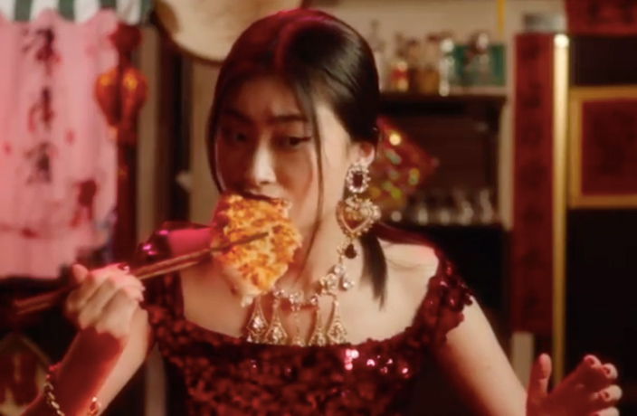 Chinese Model Apologizes for Appearing in 'Racist' D&G Ad – Thatsmags.com