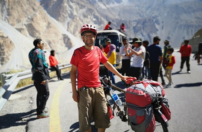 Meet the Man Who Cycled from Switzerland to Shanghai – Thatsmags.com