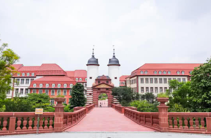 Huawei's Dongguan Campus Replicates 12 European Cities – That's Guangzhou